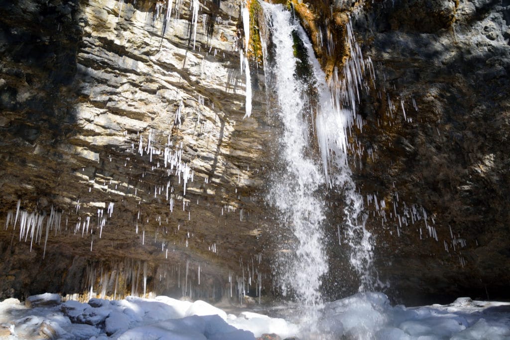 Hanging Lake Winter Hike Guide